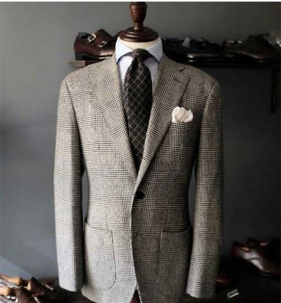 西服定制有哪些好處？定制時(shí)怎樣選擇里料？